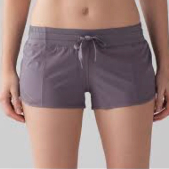 LULULEMON Hotty Hot Short (2.5") in Magnum sz 10